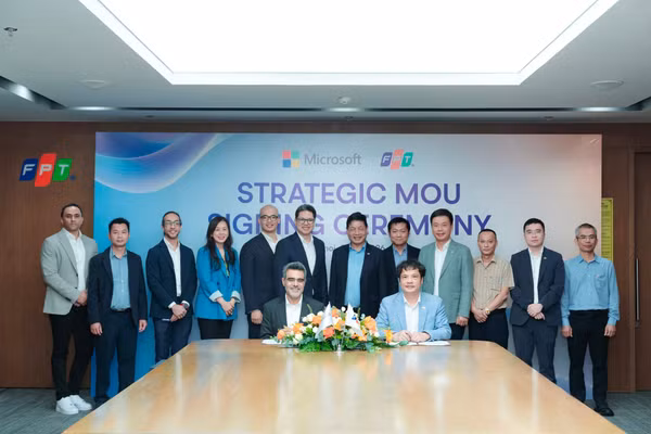 Đại diện FPT và Microsoft tại lễ ký kết thỏa thuận hợp tác thúc đẩy ứng dụng AI và đổi mới sáng tạo tại châu Á, trọng tâm là ASEAN, Nhật Bản và Hàn Quốc.