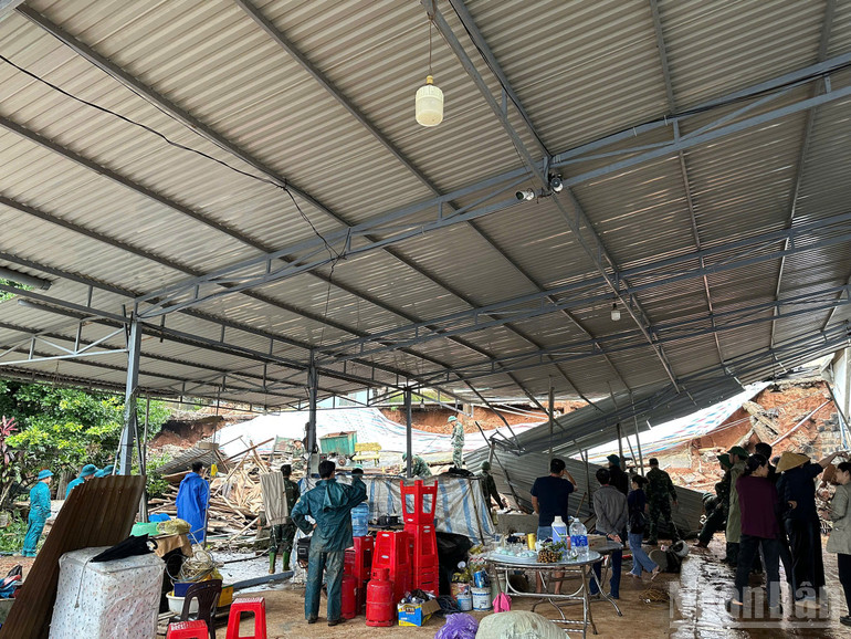 Vụ sập tường gây thiệt hại hàng trăm triệu đồng cho gia đình ông Nguyễn Văn Tuân tại địa chỉ 39/22 Lý Nam Đế ndo_br_z6843564951572-3c0a33938d84af3cedfa8ef9be3df194.jpg