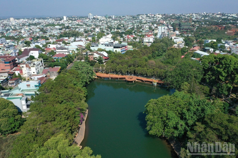 Khu vực Hồ Diên Hồng sẽ được quy hoạch tập trung phát triển dịch vụ có chất lượng, nhằm khai thác tiềm năng cảnh quan theo hướng bền vững. ndo_br_ho-dien-hong-la-phoi-xanh-cua-phuong-dien-hong-va-la-diem-den-hap-dan-cua-du-khach-quang-tan.jpg