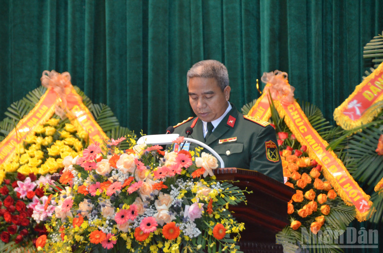 Đại diện Đoàn chủ tịch trình bày báo cáo chính trị. ndo_br_dsc-0466.jpg