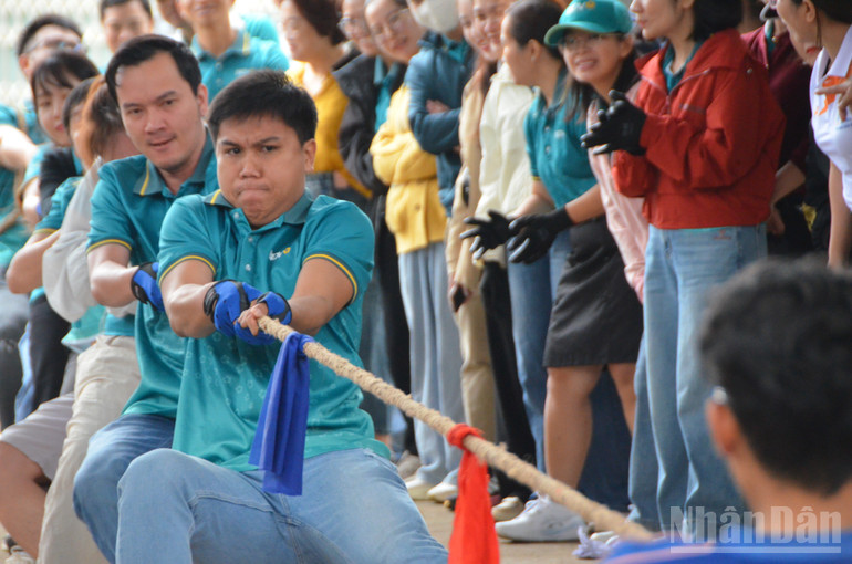 Phần thi kéo có thể hiện sức mạnh, dẻo dai và tinh thần đồng đội. ndo_br_dsc-0445.jpg