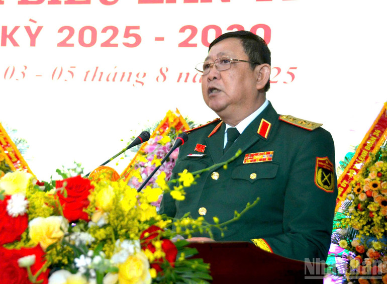 Thượng tướng Huỳnh Chiến Thắng, Ủy viên Ban Chấp hành Trung ương Đảng, Ủy viên Quân ủy Trung ương, Phó Tổng Tham mưu trưởng Quân đội nhân dân Việt Nam phát biểu chỉ đạo Đại hội. ndo_br_z6871485629683-6c61a92cdb8c27877feb67aea3efbb6a.jpg