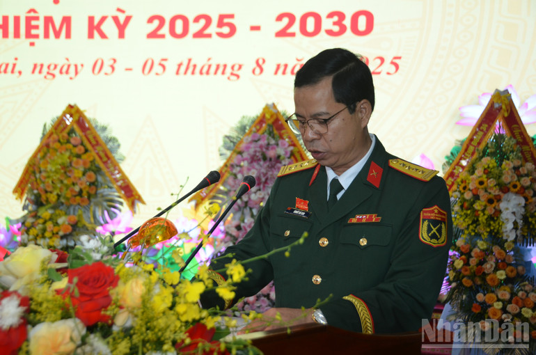 Đại tá Khuất Bá Cao, Bí thư Đảng ủy, Phó Tư lệnh Binh Đoàn 15 phát biểu khai mạc. ndo_br_dsc-0939.jpg
