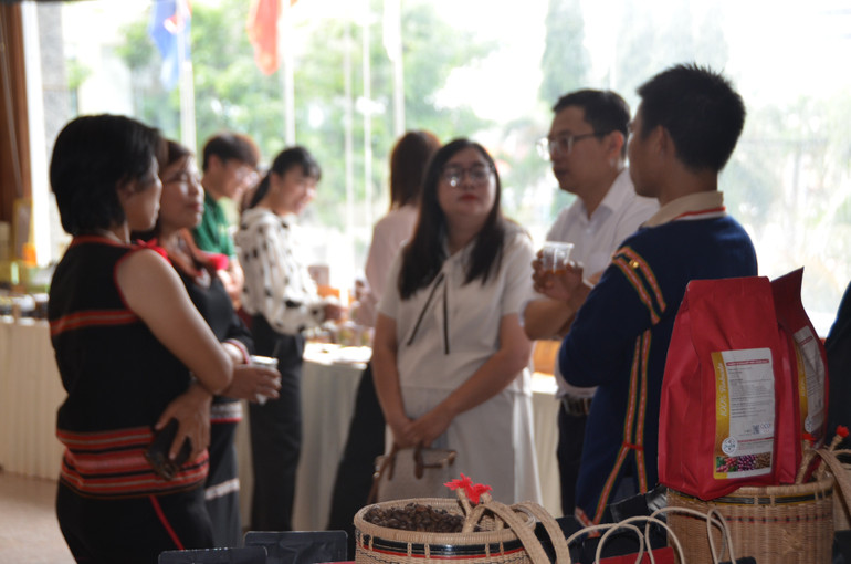 Hội chợ kết nối cung cầu, giới thiệu sản phẩm nông sản chủ lực của địa phương với doanh nghiệp trong nước và quốc tế. dsc-0028.jpg