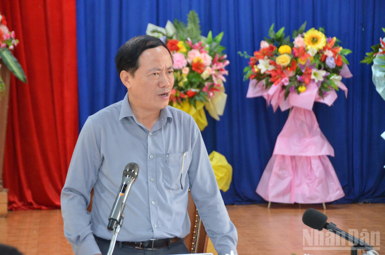 Chủ tịch Ủy ban nhân dân tỉnh Phạm Anh Tuấn phát biểu tại buổi làm việc. ndo_br_dsc-0056.jpg