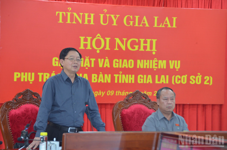 Đồng chí Hồ Quốc Dũng, Ủy viên Trung ương Đảng, Bí thư Tỉnh ủy Gia Lai phát biểu chỉ đạo Hội nghị. ndo_br_dsc-0215.jpg
