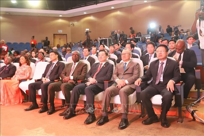 Các vị khách quý tham dự Lễ kỷ niệm 50 năm quan hệ ngoại giao Việt Nam-Côte d'Ivoire. Các vị khách quý tham dự Lễ kỷ niệm 50 năm quan hệ ngoại giao Việt Nam-Côte d'Ivoire.
