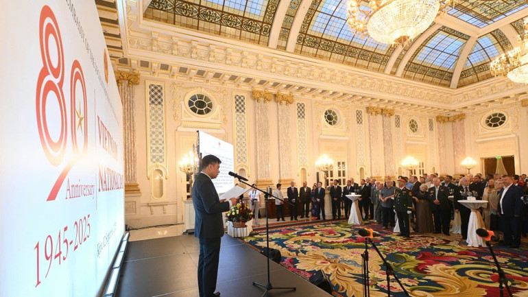Đại sứ Phạm Hải phát biểu tại buổi lễ. (Ảnh: Đại sứ quán Việt Nam tại Ukraine cung cấp) z6973927263733-20507be79bdc822367ca0b3d15339d16-9541.jpg
