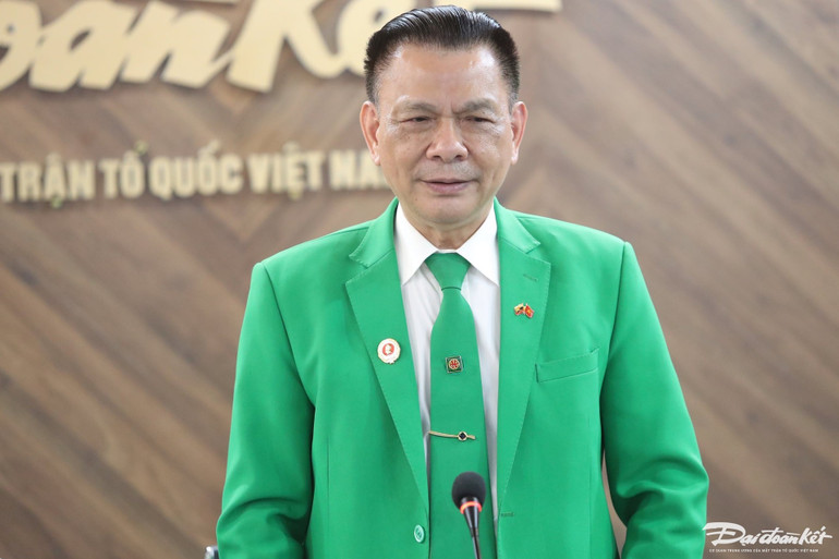 Ông Hồ Huy, Chủ tịch Hội đồng quản trị Tập đoàn Mai Linh chia sẻ tại buổi lễ. (Ảnh: LÊ KHÁNH) Ông Hồ Huy, Chủ tịch Hội đồng quản trị Tập đoàn Mai Linh chia sẻ tại buổi lễ. (Ảnh: LÊ KHÁNH)