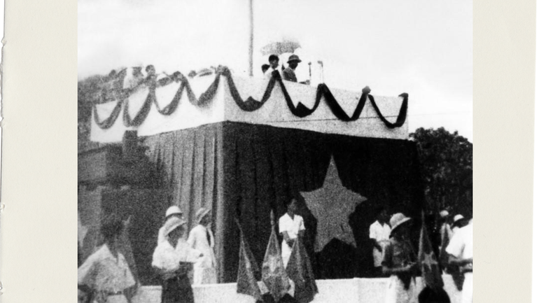 Chủ tịch Hồ Chí Minh đọc Tuyên ngôn Độc lập sáng 2/9/1945. (Ảnh: TTXVN) image.png