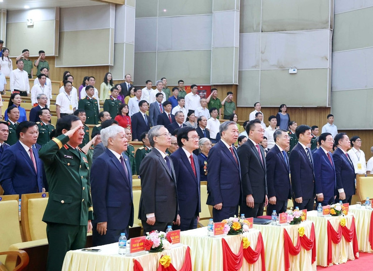 Tổng Bí thư Tô Lâm cùng các đồng chí lãnh đạo, nguyên lãnh đạo Đảng, Nhà nước dự Lễ kỷ niệm. tbt-4.jpg