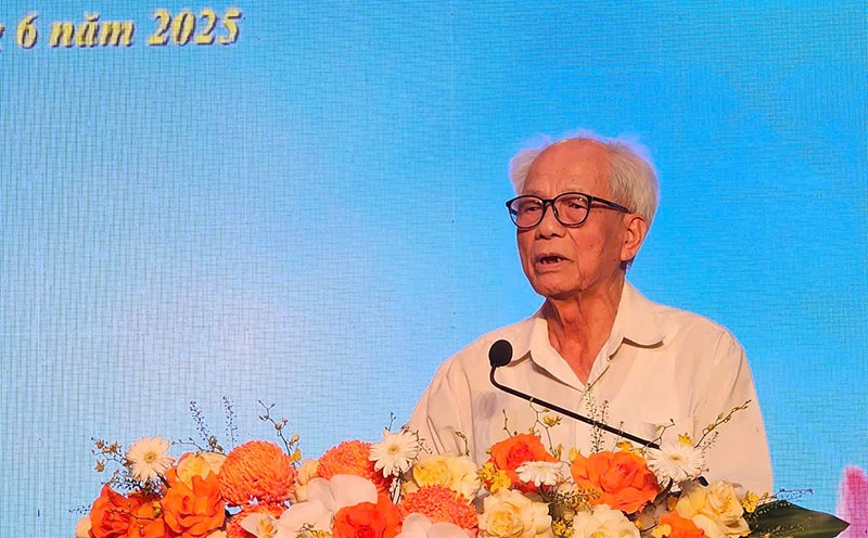 Đại diện các thế hệ nhà báo chia sẻ những kỷ niệm xung kích, dấn thân, đồng hành cùng dân tộc. 6-bac-gia.jpg