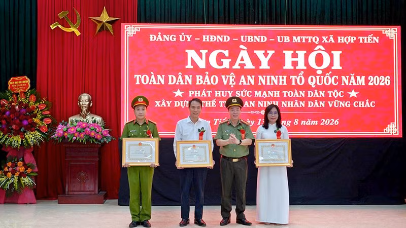 2-tang-bang-khen-chi-tap-the-ca-nhan.jpg