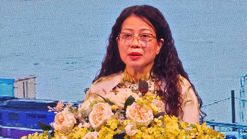 Lãnh đạo Sở Văn hóa, Thể thao và Du lịch Thanh Hóa phát biểu khai mạc hội diễn. 2-yen.jpg