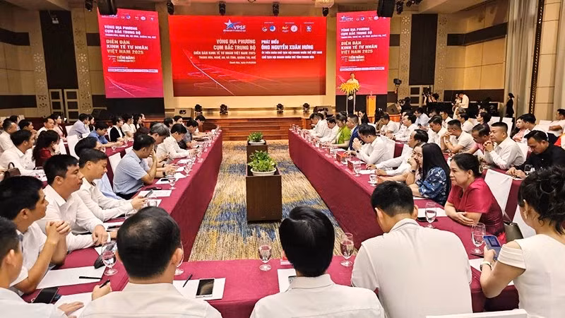 Quang cảnh diễn đàn.