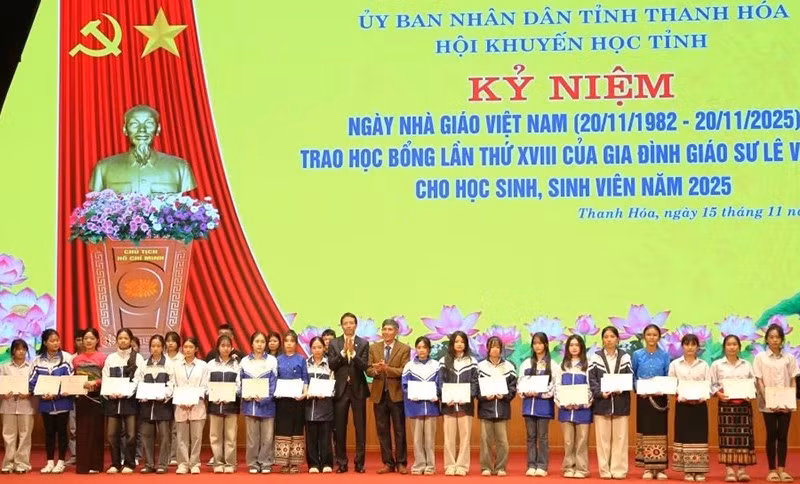 2-khuyn-hoc-trao.jpg