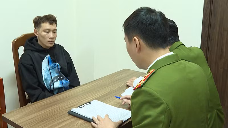 Công an làm việc với đối tượng Lô Văn Khánh.