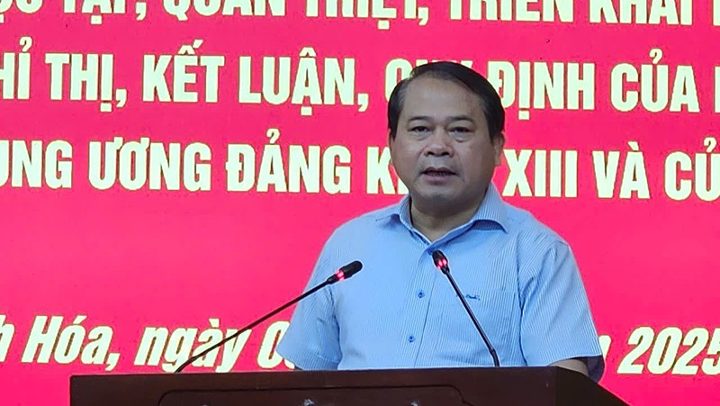 Lãnh đạo Ban Tổ chức Tỉnh ủy Thanh Hóa giới thiệu các nội dung liên quan tại Hội nghị. hung.jpg