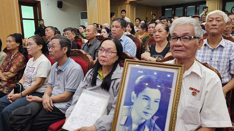 Các thân nhân liệt sĩ tham dự Hội nghị. 5-than-nhan.jpg