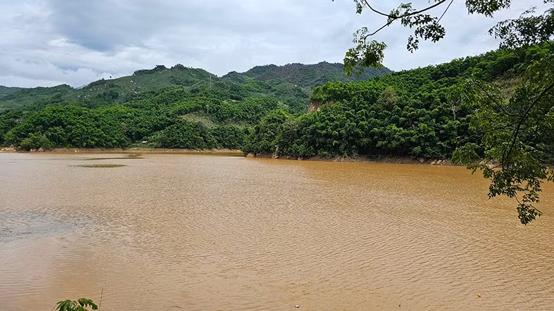 Nước trên sông Mã, thuộc các xã Trung Lý-Mường Lý, tỉnh Thanh Hóa.
