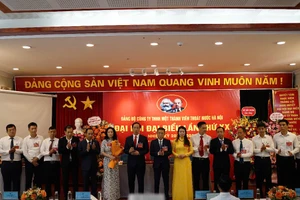 Ban chấp hành Đảng bộ nhiệm kỳ 2025-2030 ra mắt đại hội. 