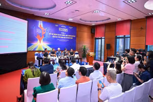 Quang cảnh phiên thảo luận với chủ đề "Trí tuệ nhân tạo và chiến lược chuyển đổi số của các tòa soạn báo chí Việt Nam".