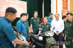 112 xe máy được bàn giao phục vụ công tác của Ban Chỉ huy Quân sự cấp xã trong tỉnh Cao Bằng.