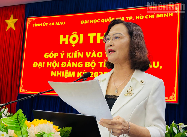 Đồng chí Lê Thị Ái Nam, nguyên Phó Bí thư Thường trực Tỉnh ủy Bạc Liêu phát biểu ý kiến đóng góp tại Hội thảo. (Ảnh: TRỌNG DUY) ndo_tr_img-3704.jpg