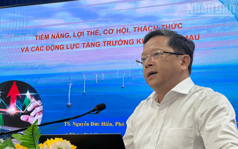 Tiến sĩ Nguyễn Đức Hiển, nguyên Phó Bí thư Thường trực Tỉnh ủy Cà Mau phát biểu ý kiến đóng góp tại hội thảo. (Ảnh: TRỌNG DUY) ndo_tr_img-3705.jpg
