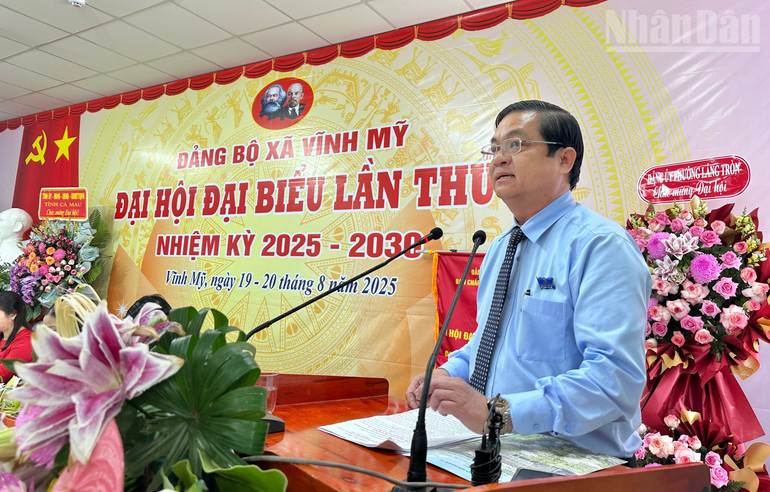 Đồng chí Huỳnh Chí Nguyện, Phó Chủ tịch Ủy ban nhân dân tỉnh Cà Mau phát biểu tại Đại hội Đảng bộ xã Vĩnh Mỹ , ngày 20/8/2025. (Ảnh: TRỌNG DUY) ndo_tr_img-3282.jpg