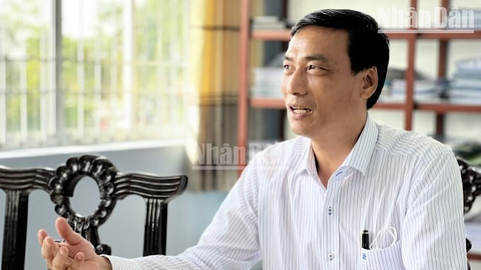 Đồng chí Hồ Văn Linh, Bí thư Đảng ủy xã Hòa Bình cho biết, Đảng ủy và Ủy ban nhân dân xã đang ra sức đưa Nghị quyết Đảng bộ tỉnh Cà Mau lần thứ I, nhiệm kỳ 2025-2030 vào cuộc sống, thật sự tạo chuyển biến mới. (Ảnh: TRỌNG LINH) ndo-tr-img-4755-8634-5209.jpg