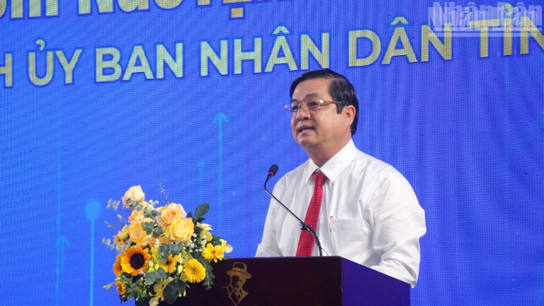 Phó Chủ tịch Ủy ban nhân dân tỉnh Cà Mau Huỳnh Chí Nguyện phát biểu tại Diễn đàn. ndo-tr-img-4988-5101.jpg