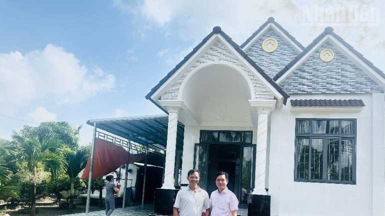 Cà Mau: Mô hình lúa-tôm hiệu quả cao, thu hút nhiều cán bộ, nông dân đến thăm quan, học tập ndo_tr_img-6151-5339.jpg