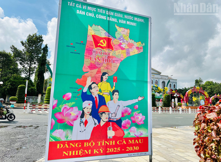 Pano tuyên truyền tại quảng trường Hùng Vương (phường Bạc Liêu). (Ảnh: TRỌNG DUY) ndo_tr_img-4619.jpg