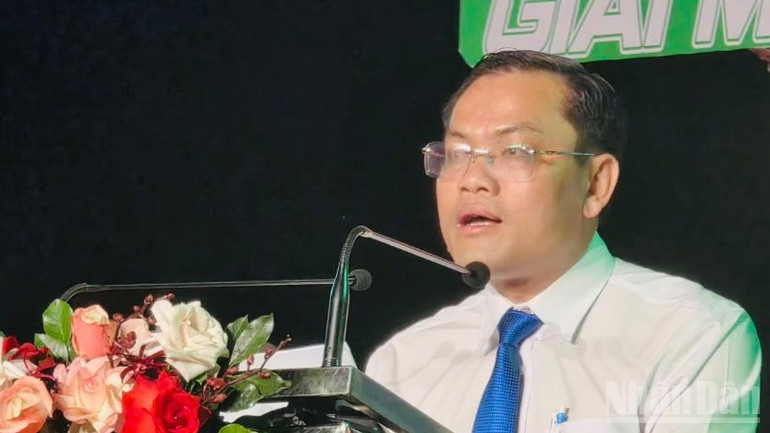 Kawan Ngo Vu Thang, Wakil Ketua Komite Rakyat Provinsi Ca Mau, berbicara pada upacara pembukaan Turnamen. ndo-br-img-5401-4666.jpg