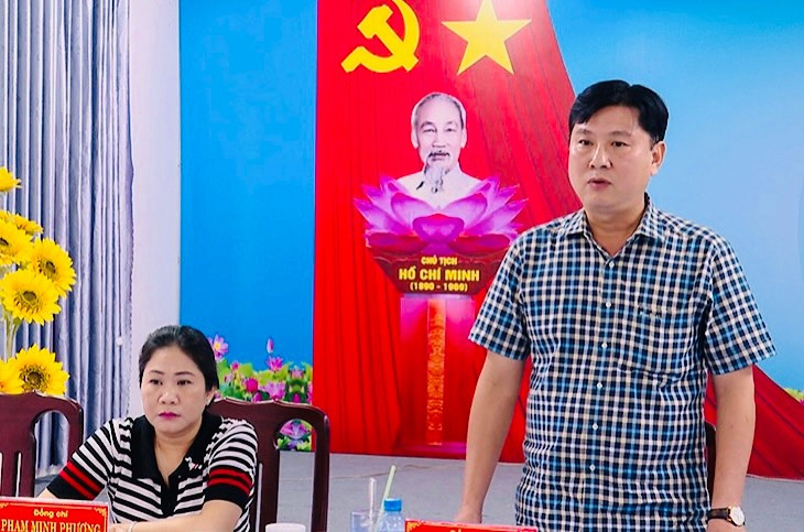 Đồng chí Lê Việt Xô, Phó Bí thư Đảng ủy, Chủ tịch Ủy ban nhân dân phường Bạc Liêu (tỉnh Cà Mau) nêu quyết tâm trao quà Tết Độc lập của Trung ương cho nhân dân trong phường phải hoàn tất trong ngày 1/9/2025. img-3829-1.jpg