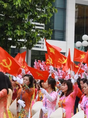 Tôn vinh phụ nữ Việt