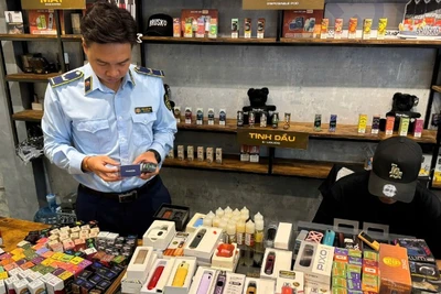 Lực lượng Quản lý thị trường thành phố Hà Nội thu giữ nhiều sản phẩm thuốc lá điện tử vi phạm trên địa bàn.