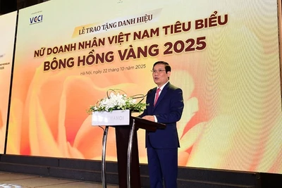 Chủ tịch VCCI Phạm Tấn Công phát biểu tại diễn đàn doanh nhân nữ 2025.