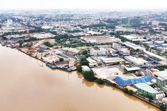 Khu công nghiệp Biên Hòa 1 nằm sát sông Đồng Nai nguy cơ gây ô nhiễm môi trường rất cao.