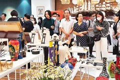 Doanh nghiệp trưng bày sản phẩm tại Trung tâm Xúc tiến Thương mại và Đầu tư Thành phố Hồ Chí Minh.