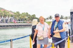 Khách du lịch đến với Khánh Hòa nhiều hơn nhờ ứng dụng khoa học, công nghệ vào ngành du lịch.