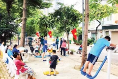 Từ khu đất trống, thường xuyên ô nhiễm, Công viên Thanh Niên Khu phố 46, phường Tăng Nhơn Phú được hình thành, trở thành nơi sinh hoạt, vui chơi bổ ích và gắn kết cộng đồng dân cư. (Ảnh ANH TUẤN)