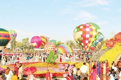 Trình diễn khinh khí cầu tại Quảng trường Sa Đéc.