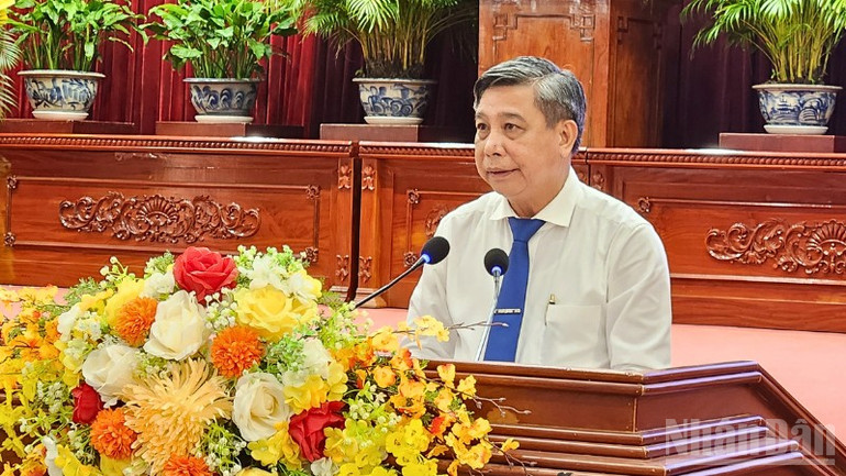 Đồng chí Đồng Văn Thanh, Phó Bí thư thường trực Thành ủy, Chủ tịch Hội đồng nhân dân thành phố Cần Thơ phát biểu chỉ đạo họp mặt ndo_br_thiet-ke-chua-co-ten-3.png