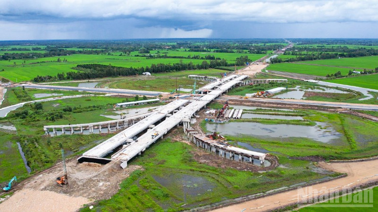 Nút giao IC5 của tuyến cao tốc Cần Thơ - Cà Mau đi qua địa bàn xã Vị Thủy mở ra cơ hội phát triển công nghiệp, dịch vụ, tạo thêm việc làm cho lao động nông thôn. ndo_br_thiet-ke-chua-co-ten-5.png