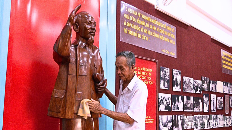 Ông Tư thống gắn bó với Đền thờ xuất phát từ tấm lòng tôn kính và yêu quý Bác Hồ. ndo_br_thiet-ke-chua-co-ten-2.png