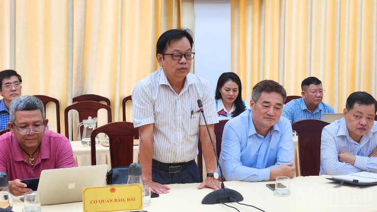 Cơ quan báo chí đóng trên địa bàn thành phố Cần Thơ đặt câu hỏi với lãnh đạo thành phố Cần Thơ. ndo_br_thiet-ke-chua-co-ten-1-9444.png