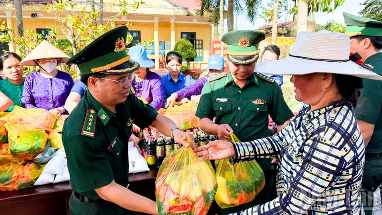 Trao tặng 100 phần quà cho người nghèo khu vực biên giới biển thành phố Cần Thơ ndo_br_thiet-ke-chua-co-ten-1.png