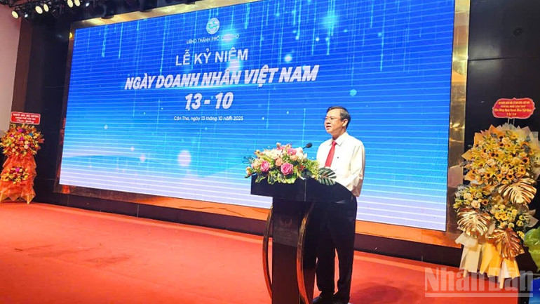 Ông Trương Cảnh Tuyên, Chủ tịch Ủy ban nhân dân thành phố Cần Thơ phát biểu tại Lễ kỷ niệm. ndo_br_thiet-ke-chua-co-ten-2-3564.png